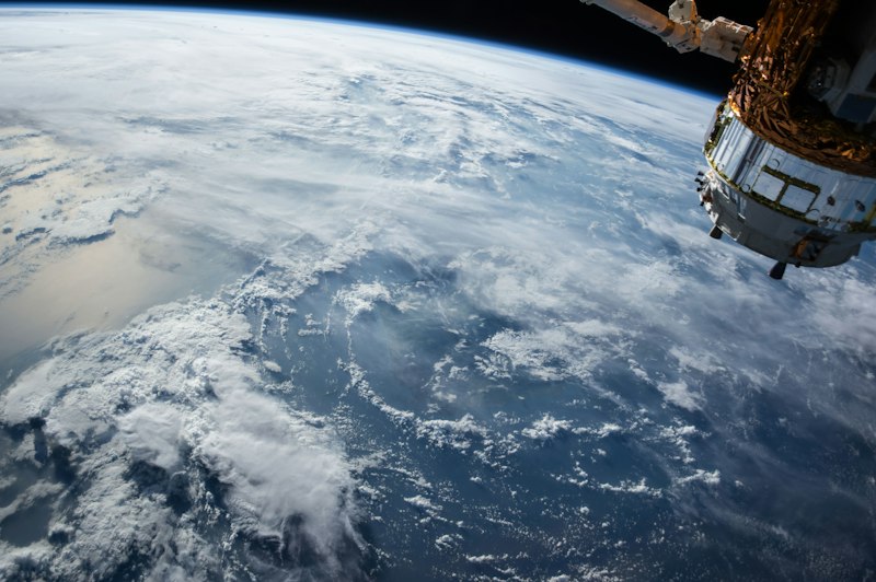 Earth horizon from ISS style